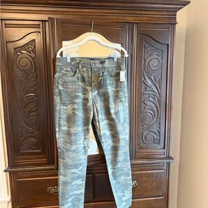 Women’s Gap Camouflage Jeans NWT